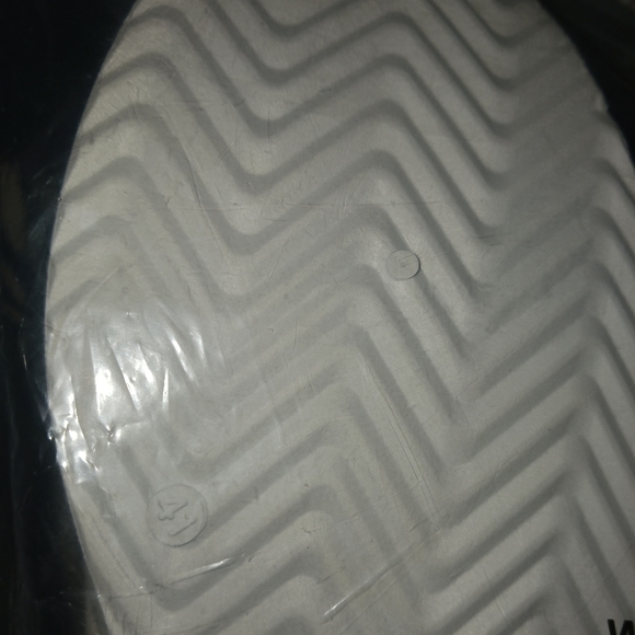 NEW Women Gray & white comfort sport style sneakers - Picture 7 of 8